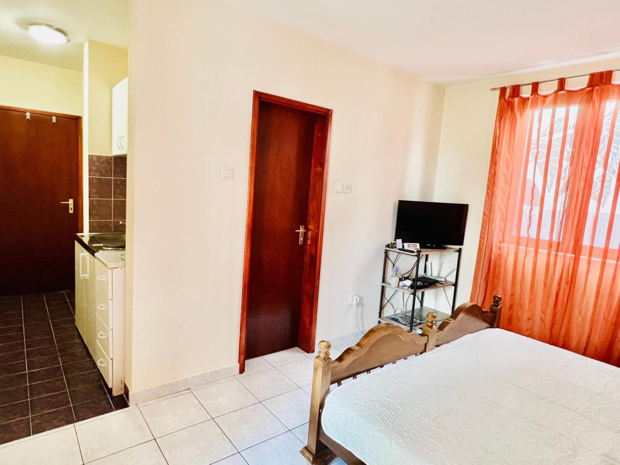 Dionis Apartment *