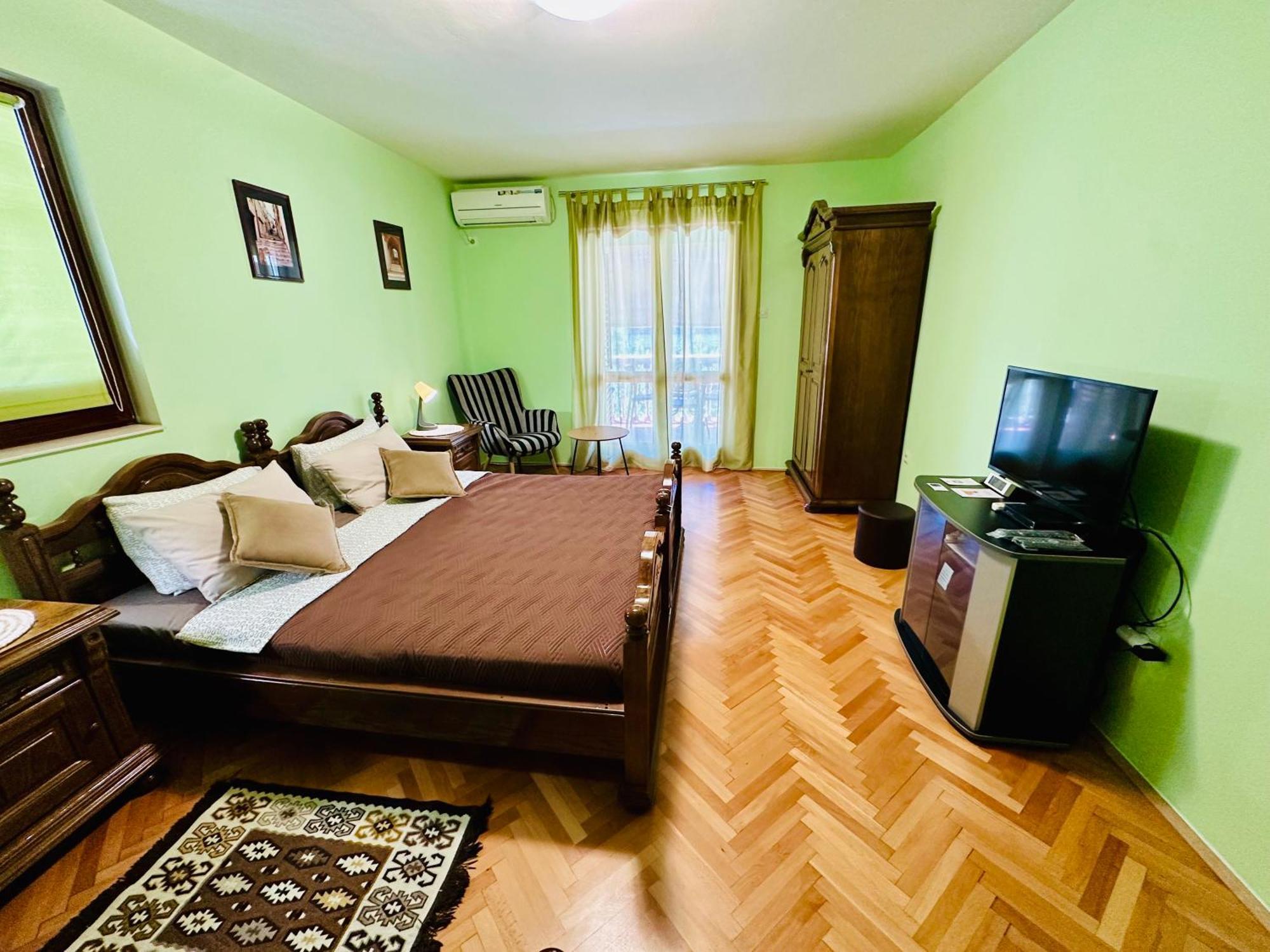 Dionis Apartment *