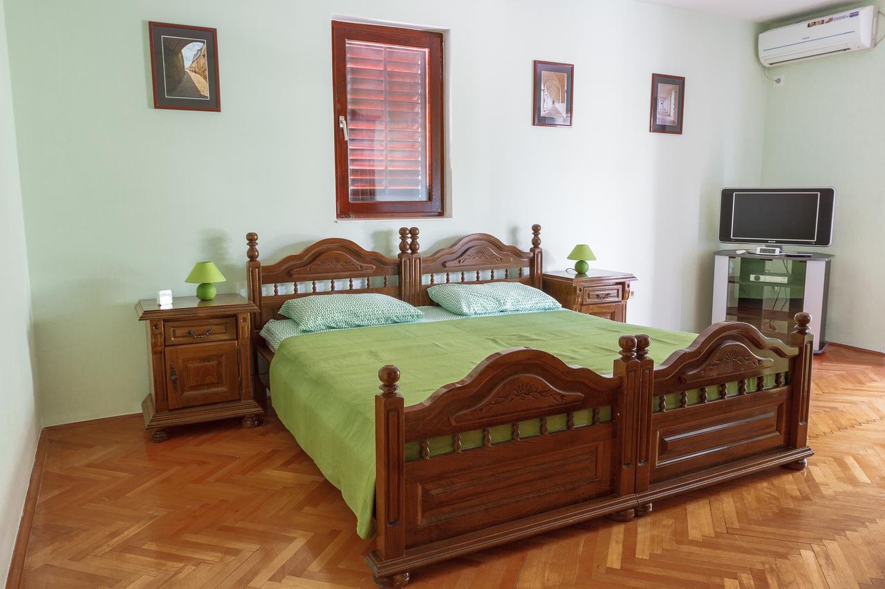 Apartment Dionis *
