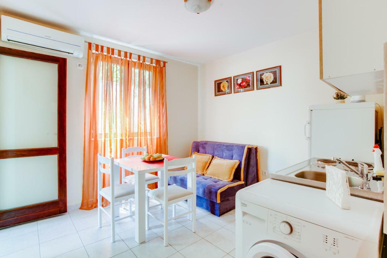 Apartment Dionis *