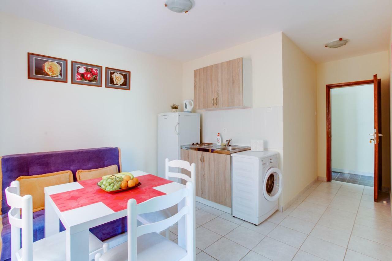 Apartment Dionis *