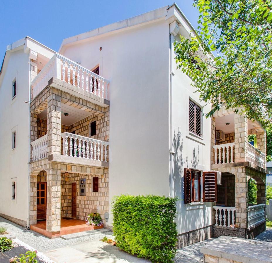 Dionis Apartment *